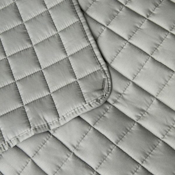 Heavy Satin Quilt Double Bedspread - Image 2