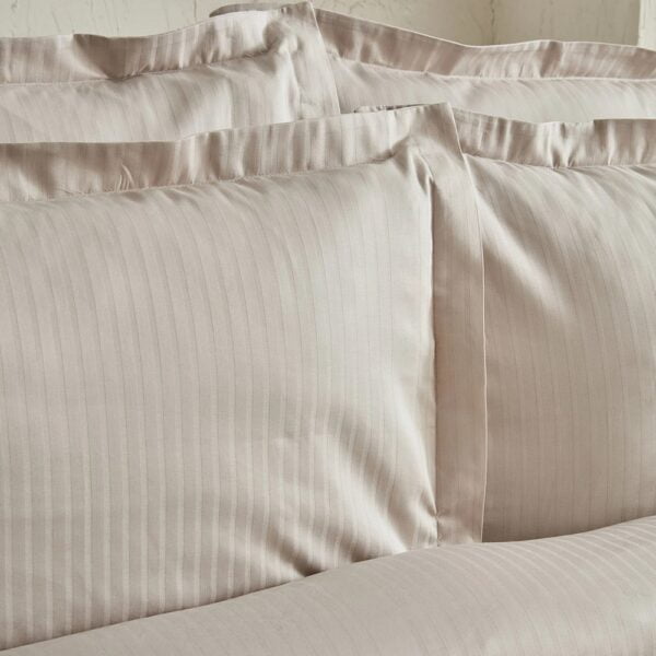 Uniq Satin Double Duvet Cover Set - Image 5