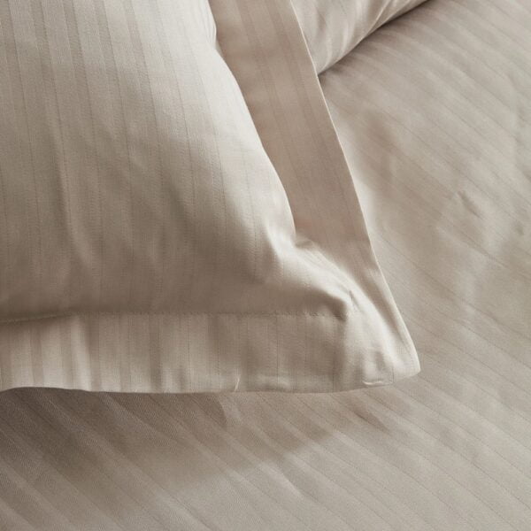 Uniq Satin Double Duvet Cover Set - Image 7