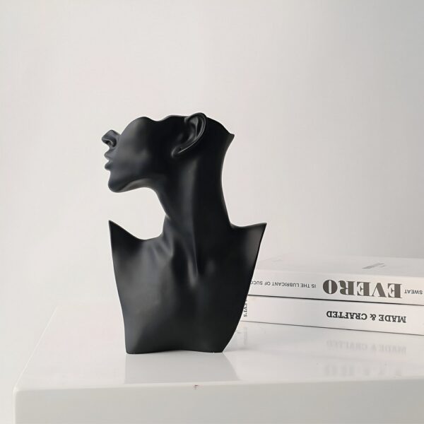 The Silent Contour Resin Statue