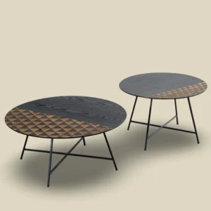 Set of 2 tables with wood design and metal base